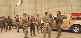 لماذا يرتدي جنود أمريكا بالرقة بزات تحمل شارة مليشيا كردية؟
